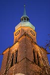 weihnachtlich geschmckte Reinoldi-Kirche in Dortmund