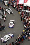 nach dem Rennen: Porsche fahren zurck zu ihren Rennstllen