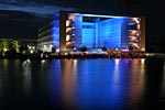 Gebäude in Schiffsform im Innenhafen von Duisburg