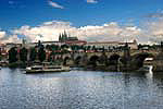 Blick auf Moldau, Karlsbrücke und Prager Burg