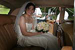 Kazuko im Hochzeitsauto