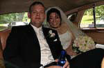Sven und Kazuko in ihrem Hochzeitsauto