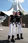 Diana und Corinna vor dem Eisklettern