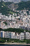 Blick auf Rio mit einer Favela (oben)