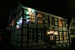 mit Lichtkunst versehenes Fachwerkhaus im Nicolai-Viertel Unna